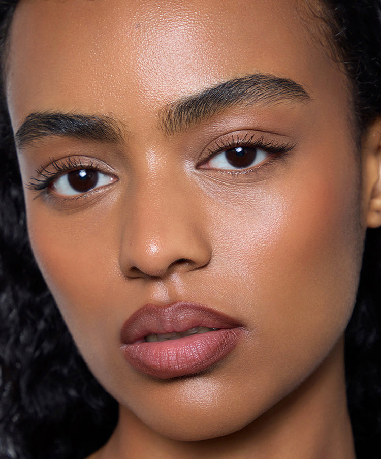 | desc: | text: light Manar wears Lip Sculpt in Suede