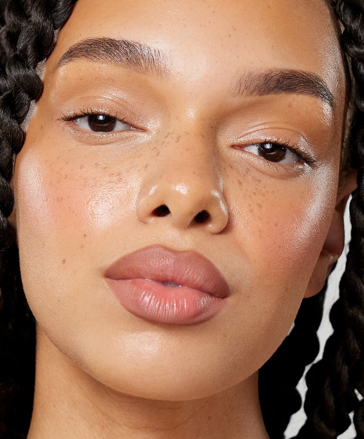 | desc: | text: light Gabbi wears Lip Sculpt in Fawn