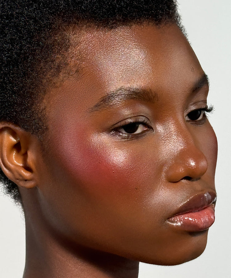 | desc: Elisabeth wears shade Guava 