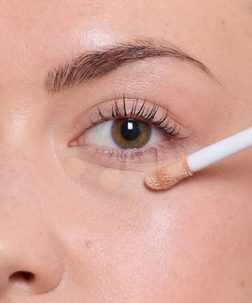 | desc: Hope wears shade 07C